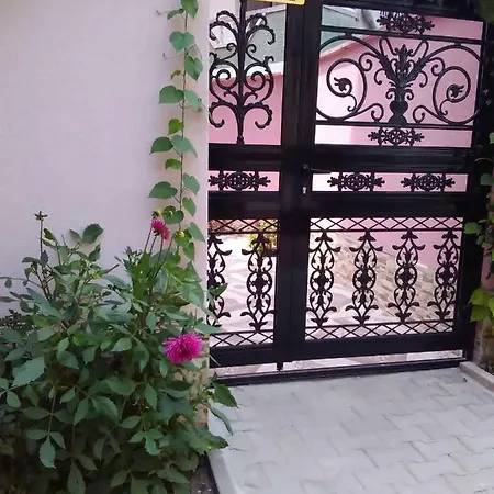Pensiune Стаи За Гости Калина И Милан 3*